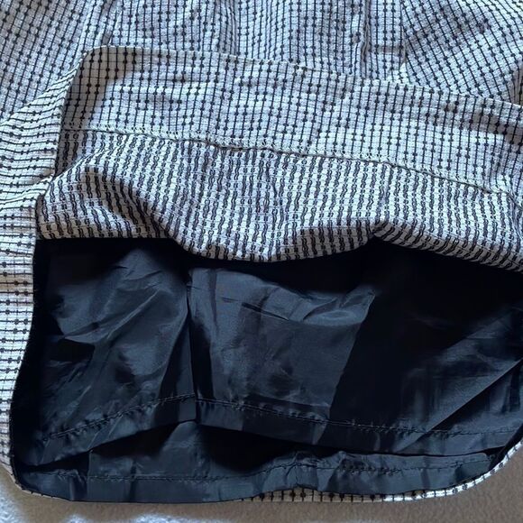 GAP Black and White Designed Pencil Skirt with Pockets (Size: 6) - Picture 8 of 13